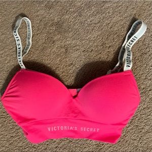 NWT Victoria’s Secret Wireless Sports Bra XS